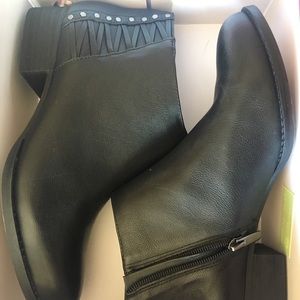 Black booties (Vince Camuto)